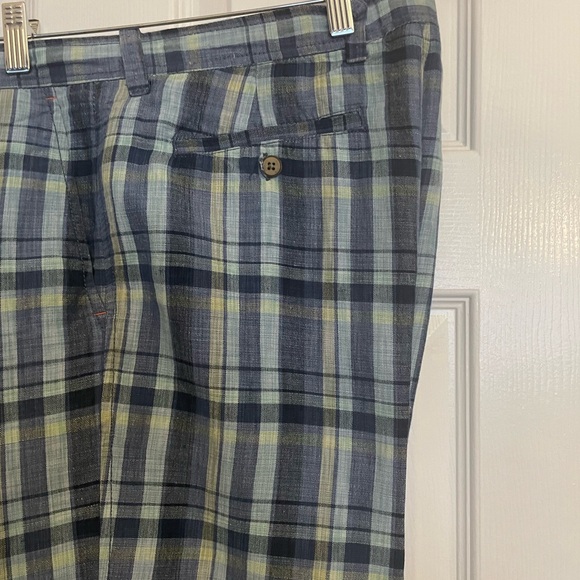 Tommy Bahama Men’s Shorts. Waist size is 34” Multi Colored Pattern Design. - Picture 4 of 6